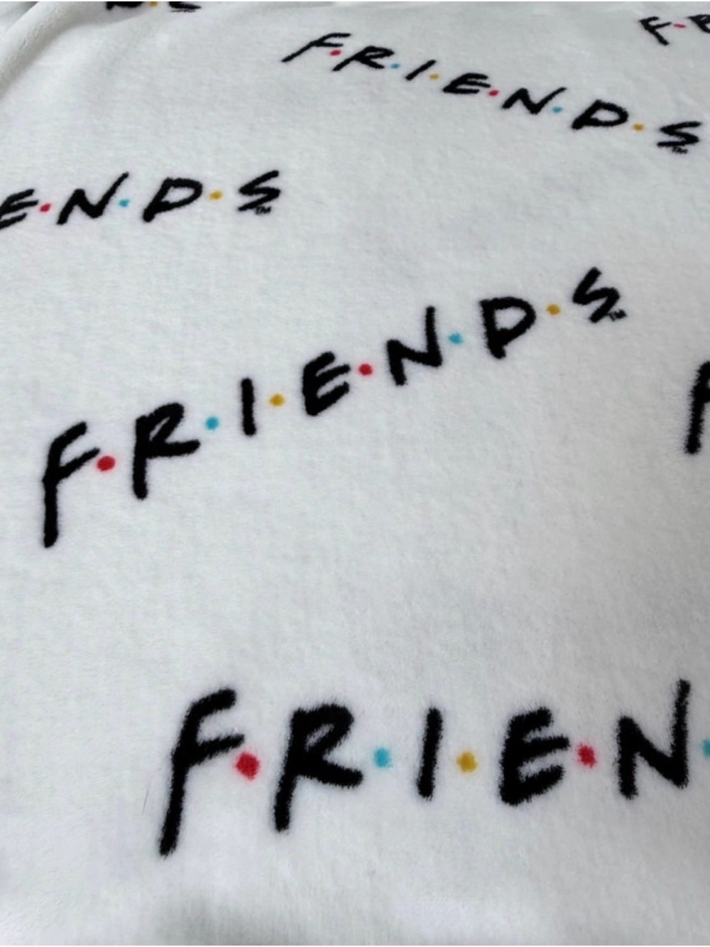 Friends Plush Throw Blanket White Logo Print 50x60 Inches💙 - Picture 2 of 3